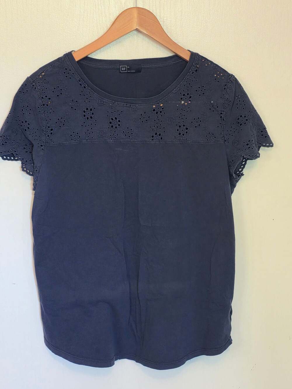 Gap Women's Navy Blue Eyelet Lace Yoke and Flutter Sleeve T-Shirt